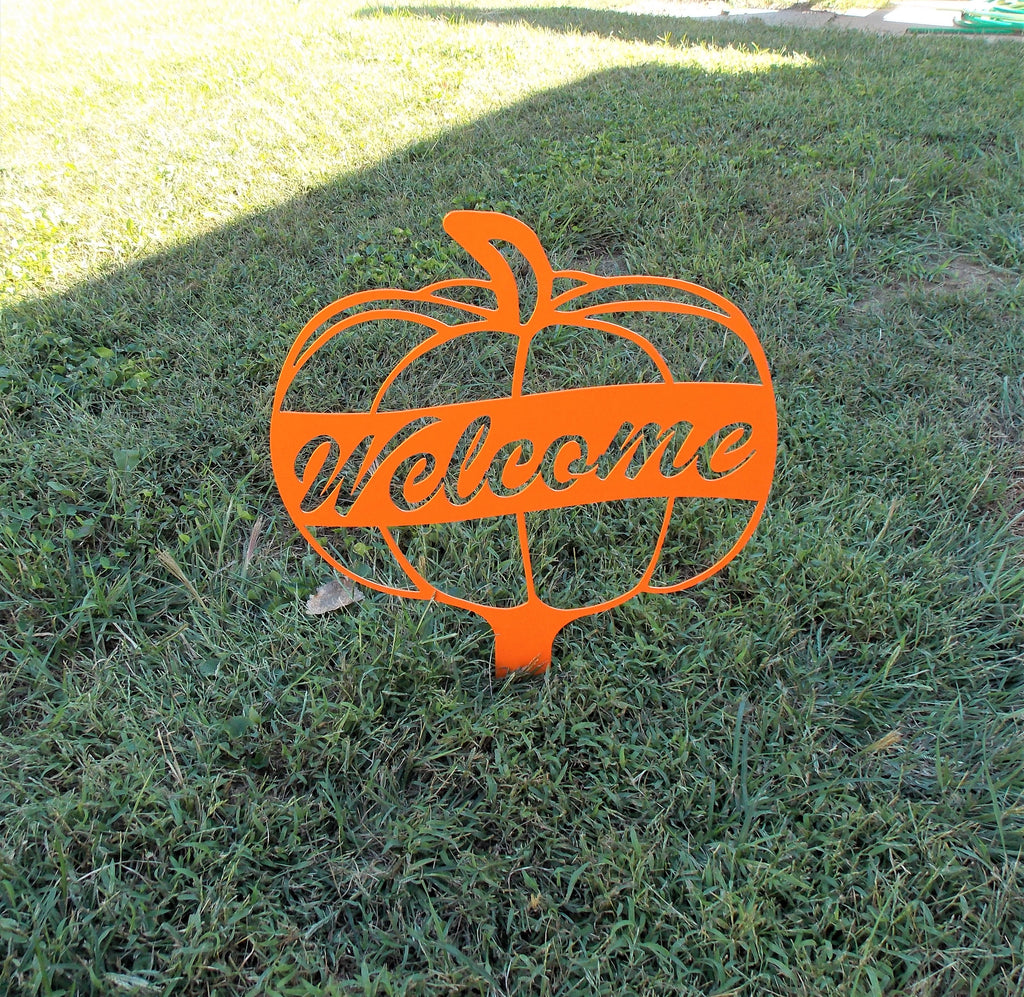 Welcome Pumpkin Yard Metal Decoration